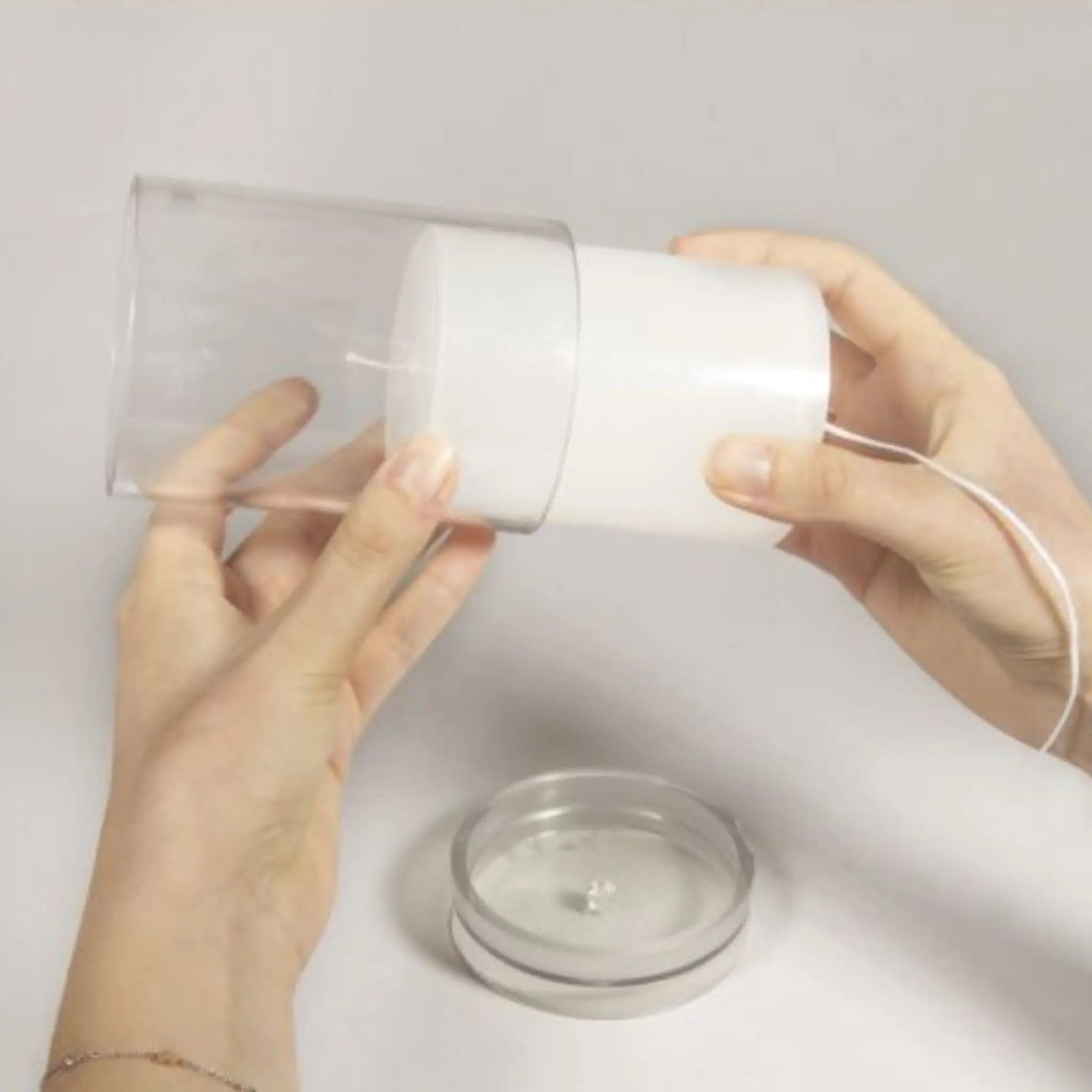 Kerze aus Gießform entfernen